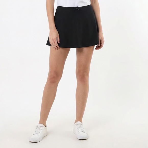 wild fable Dresses & Skirts - Wild Fable Seamless Mini Skort Women's Medium Black Stretch Nylon Lace Trim